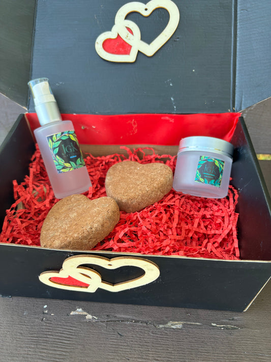 LOVE AND NOURISH BOX.. Perfume/Cologne and body butter